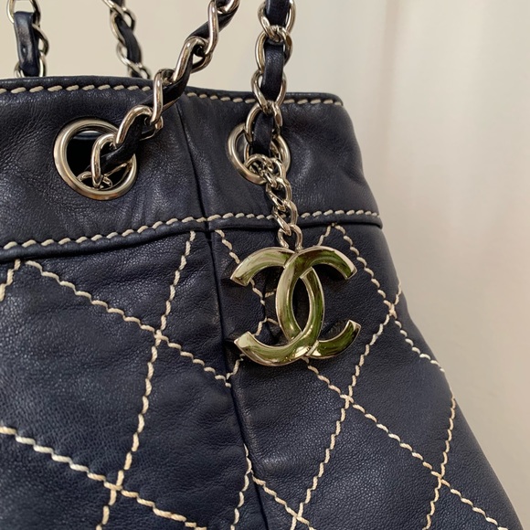 CHANEL Navy Drawstring Lambskin Diamond Stitched Bucket Bag with Medallion - Picture 4 of 17